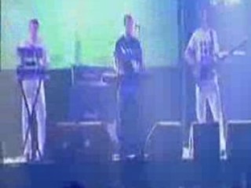 Mylo - Drop The Pressure (Live)