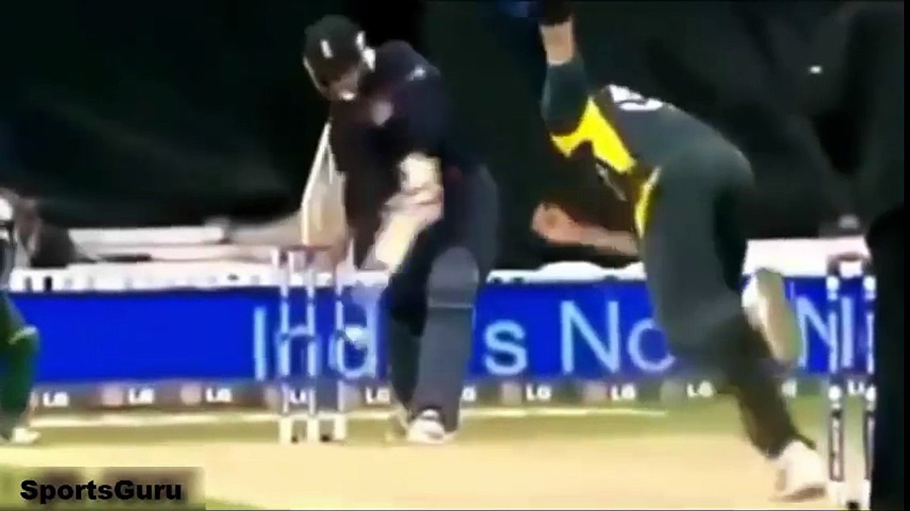 Best Fast bowling Wickets in cricket History - Stumps Broken - Flying Stumps - YouTube
