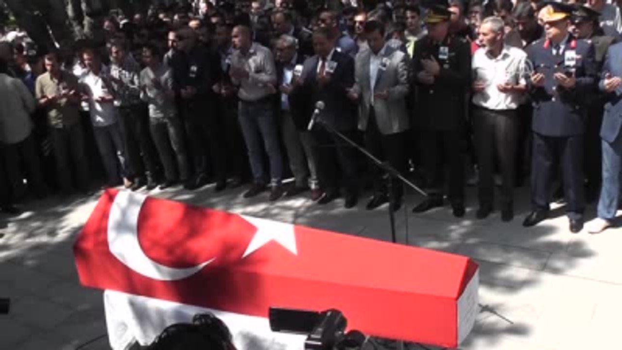 Şehit Uzman Çavuş Kadir Çelebi Son Yolculuğuna Uğurlandı (2)