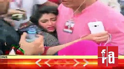 Female news reporter fell in the rally