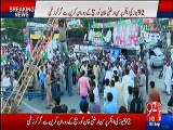 92 News Female Anchor PTI March Ki Coverage Karte Huwe Crane Se Gir Kar Zakhmi Ho Gai