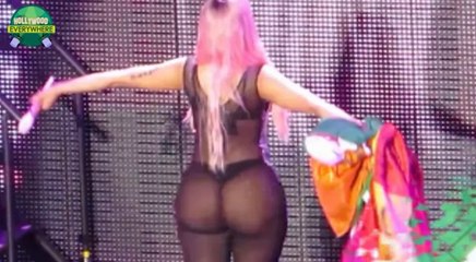 Nicki Minaj’s Exposes BUTT During Concert In Dublin