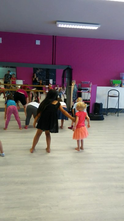 MOV_1213F(échauffement modern jazz)