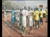 Vidéo: Aliou Cissé danse avec ses joueurs. Regardez