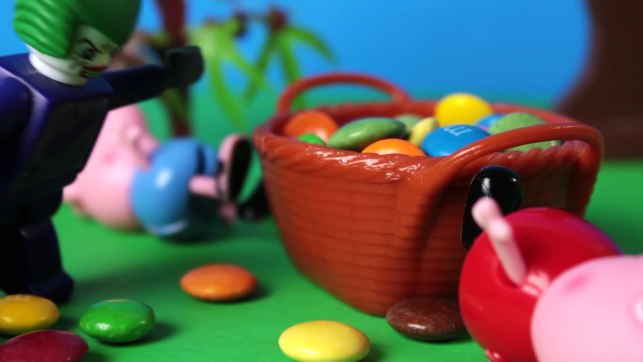 Homem Aranha salva Peppa Pig e George das garras do Coringa - Peppa Portugues Brasil