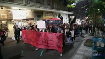 Confronto entre polícia e manifestantes marca protesto em Porto Alegre