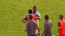Polêmica! Carlos Alberto discute com Levir Culpi no campo