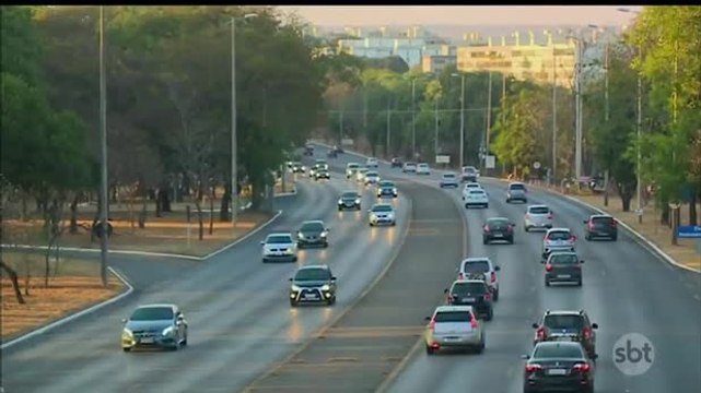 Multas para quem andar com o farol desligado em rodovias estão suspensas