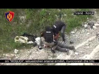 Goditet grupi i trafikut të armëve, dy në pranga