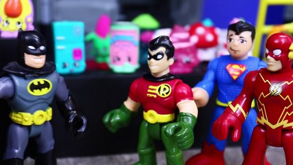 Descargar video: Batman Shows Superheroes Shopkins Riddler Car Steals Play Doh Surprise Toy Present Teddy Bear