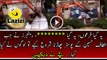People of karachi Abusing Altaf hussain while Rangers Removing All Posters And banners of Altaf hussain From karachi