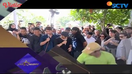 Pemakaman Mike Mohede Banjir Air Mata - Halo Selebriti