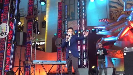 Артем Шалимов на сцене