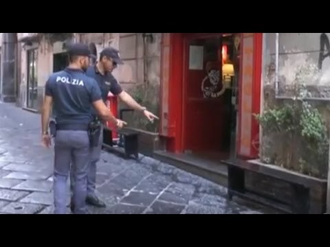 Napoli - Sparatoria durante movida a Chiaia: ferito 21enne (03.09.16)
