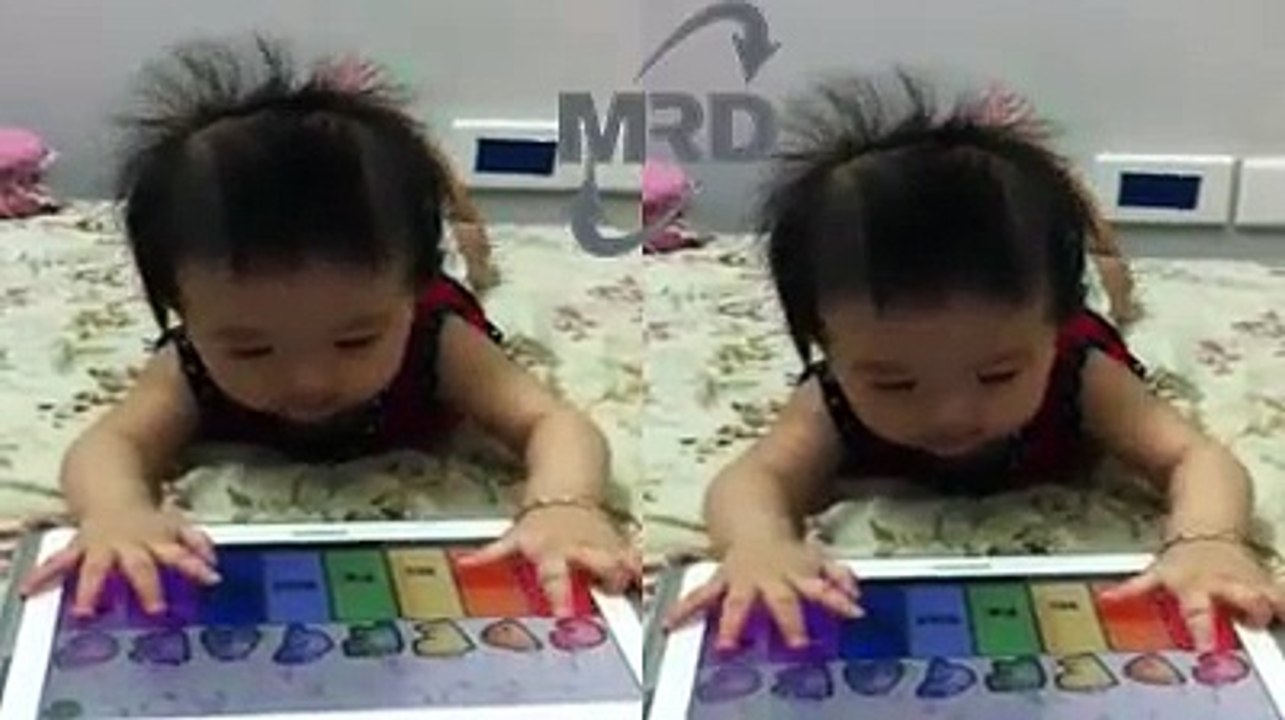 AMAZING BABY PIANO PLAYER - Baby playing the piano on the phone