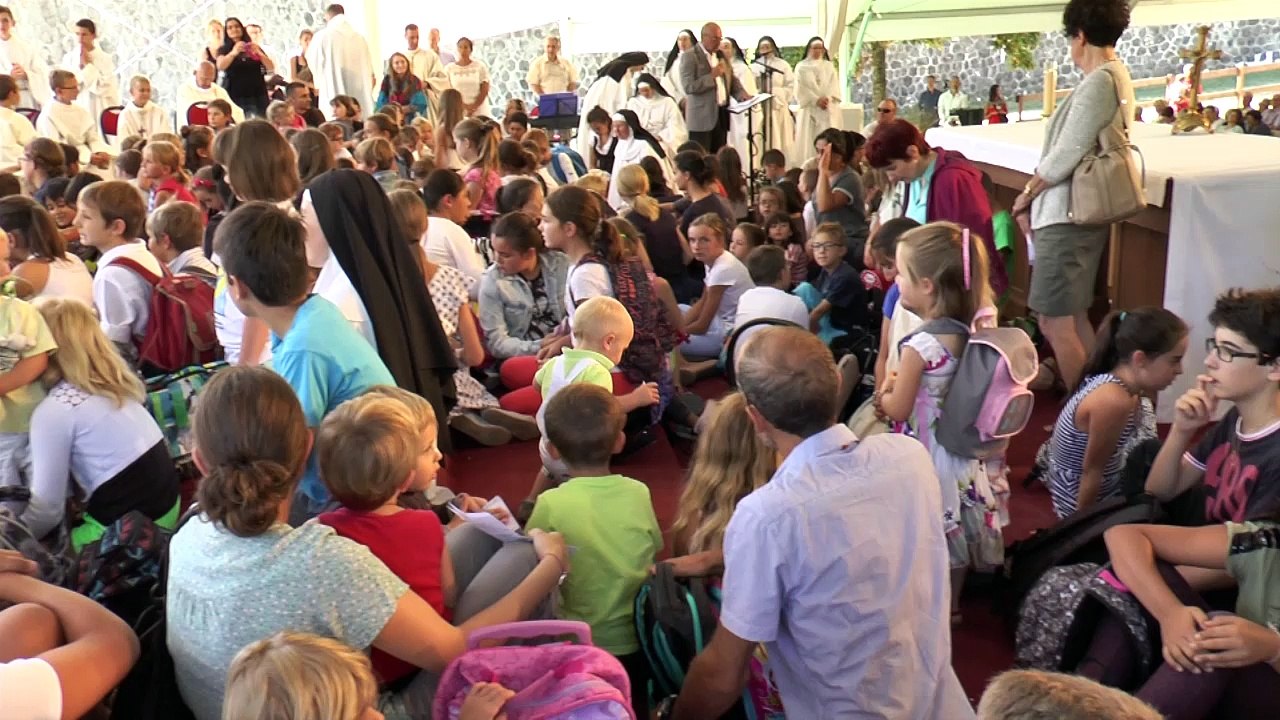 Hautes-Alpes: La traditionnelle bénédiction des cartables de Notre-Dame du Laus