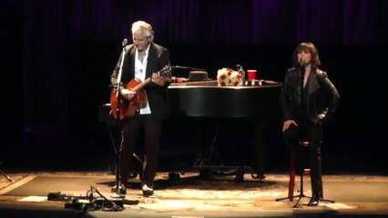 Pat Benatar 6-27-16 - 13 - Hell is for Children (impromptu acoustic live) - Albany, NY