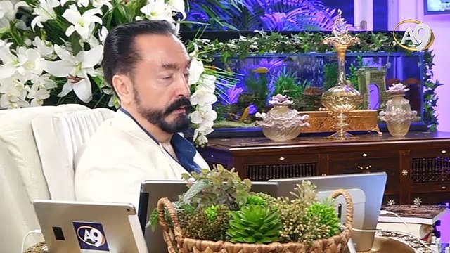 Recep Tayyip Erdogan müht sich mit aller kraft für den Islam ab