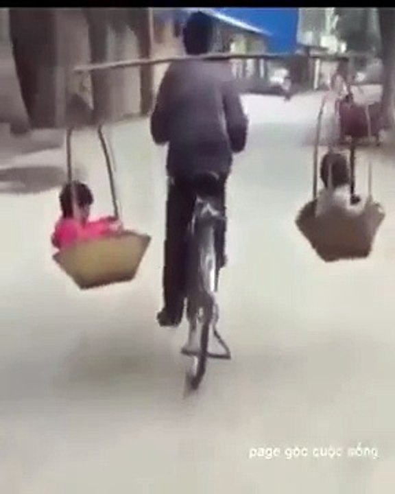Amazing and funny keep son on shoulder