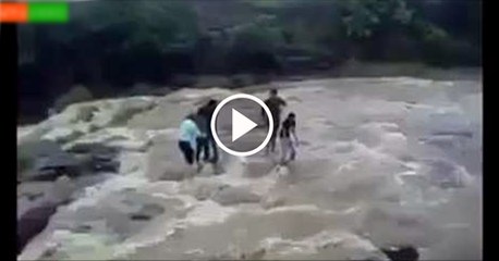 360-Landing-Plane-Nearly-Hits-Tourist