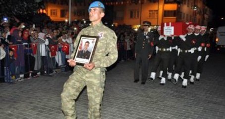 Şehit Kardeşi "Aslan Gidiyor Aslan!" Diye Feryat Etti