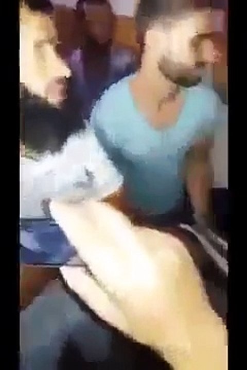 مواطنون مغاربة في فاس يحاصرون إمام مسجد بتهمة الفساد داخل المسجد