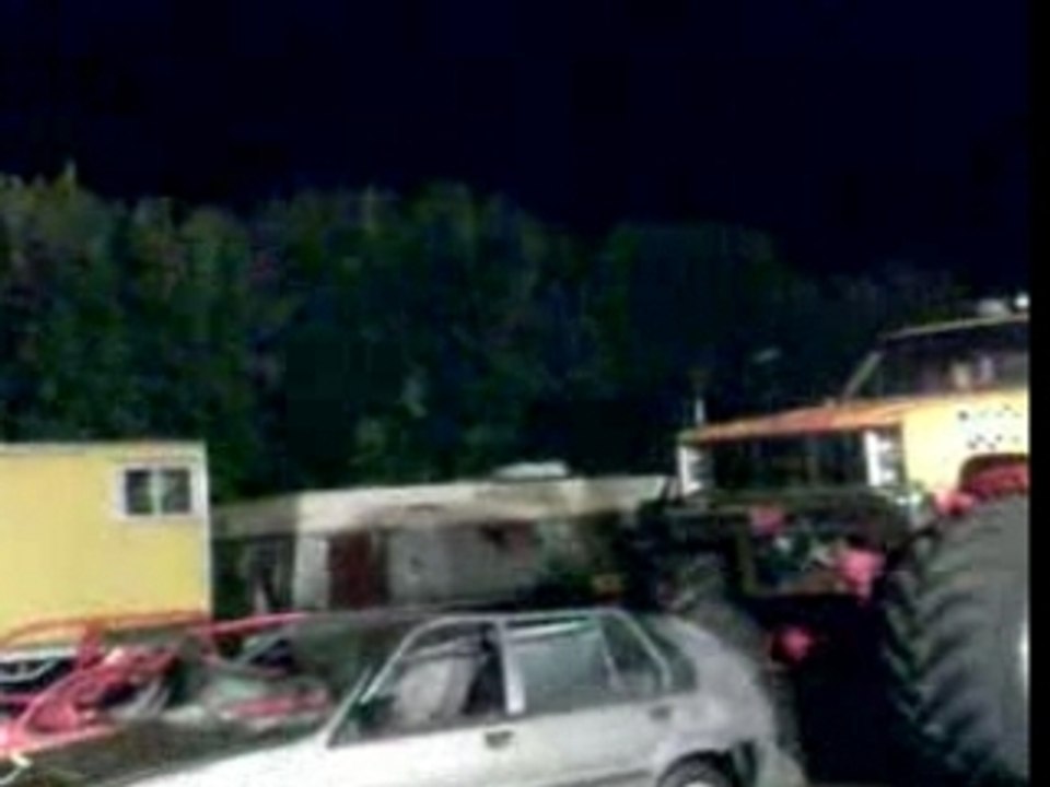 Monster truck sur voiture