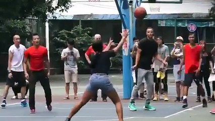 La femme de Stephen Curry marque un 3-points