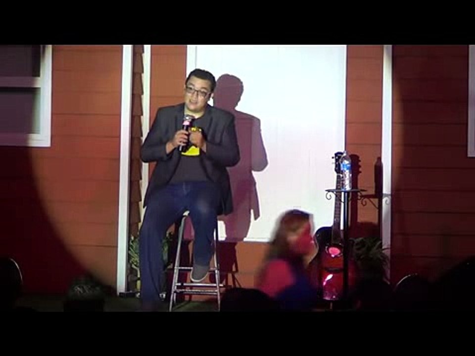 Franco Escamilla   Dentista 2 gags sentado