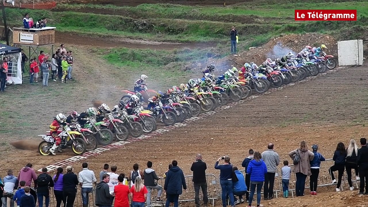 Plourin-lès-Morlaix (29). La foule au moto-cross du Quélern