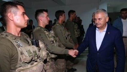 Başbakan Yıldırım'dan Çukurca'da Askere Sürpriz Ziyaret