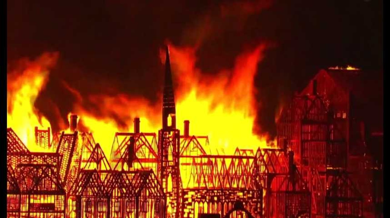 Une maquette géante de Londres brûlée en souvenir du grand incendie de 1666