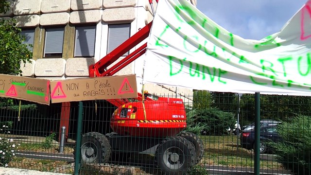 Lot-et-Garonne : manifestation des parents d'élèves devant l'Inspection académique