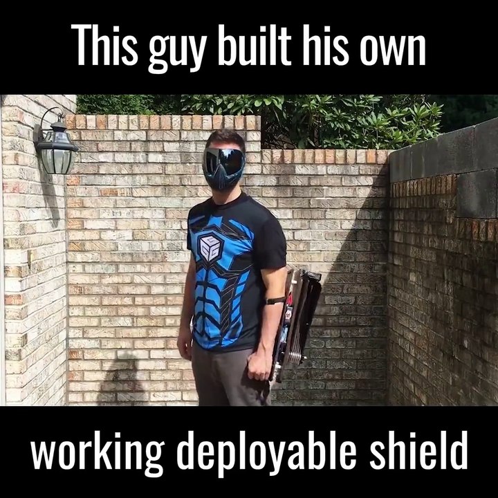 Un mec se construit son propre bouclier rétractable et ça fonctionne de ouf