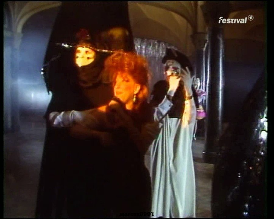 Bette Midler - Beast Of Burden (Bananas)