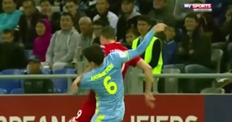 Lewandowski, Kazakistan Maçında Rakibinin Yüzünü Dağıttı