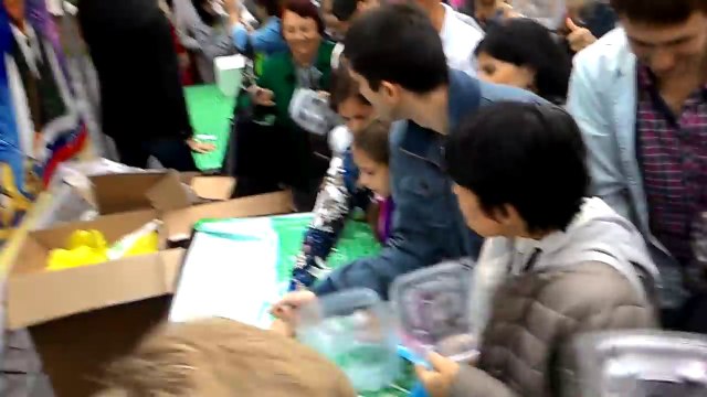 Битва за бесплатный салат на Красной площади