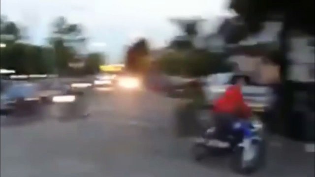 #EsDeFantasma - Fantasma choca auto estacionado haciendo Stunt