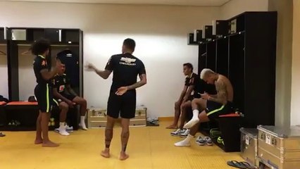 La danse endiablée de Neymar et des Brésiliens