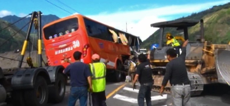 Accidente de tránsito deja cinco personas muertas y 35 heridas