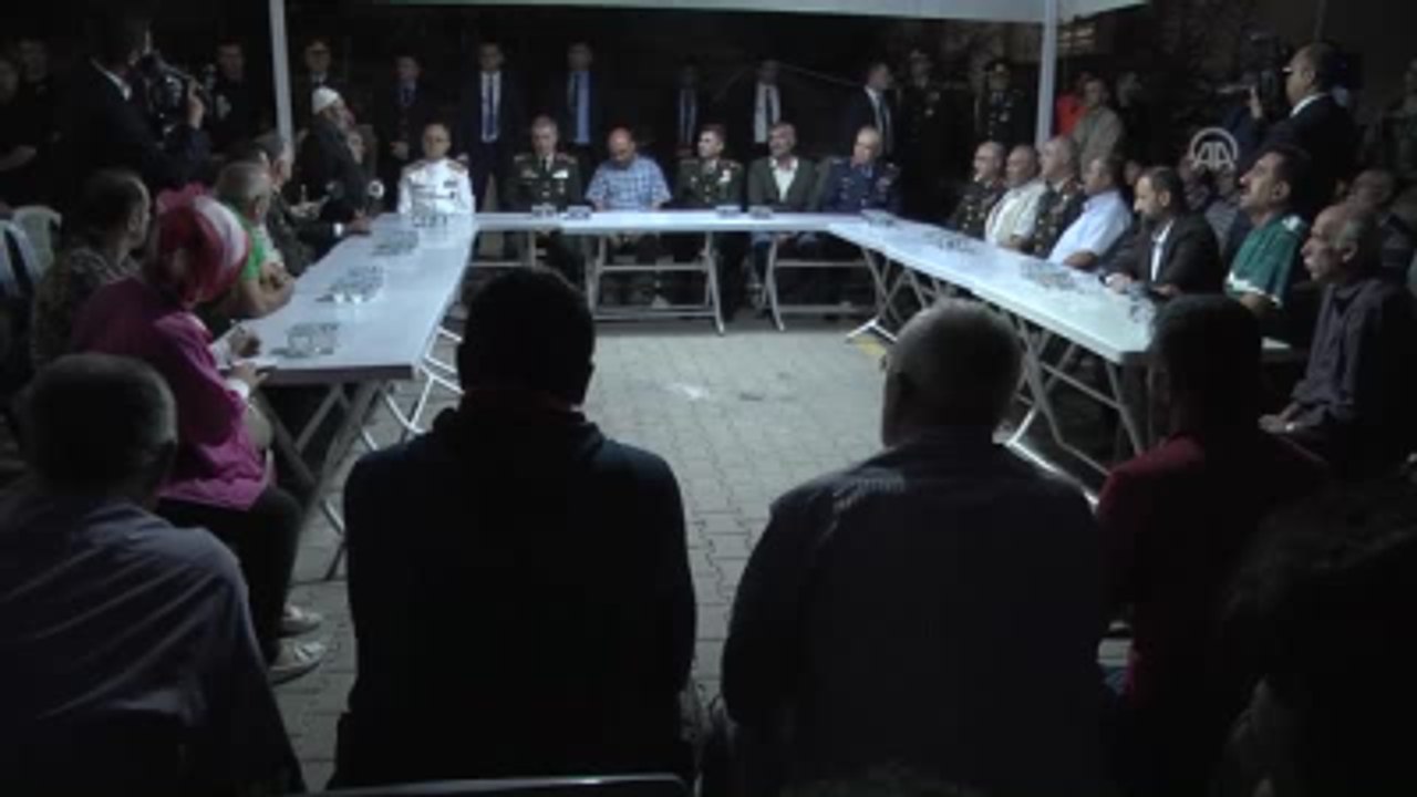 Genelkurmay Başkanı Akar, Şehit Üsteğmen Parlak'ın Ailesine Taziye Ziyaretinde Bulundu