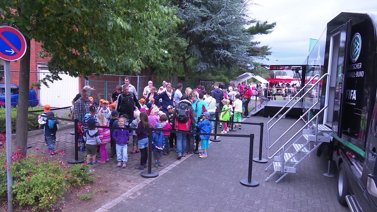 Ausstellung WM Pokal / Beitrag Köln.tv