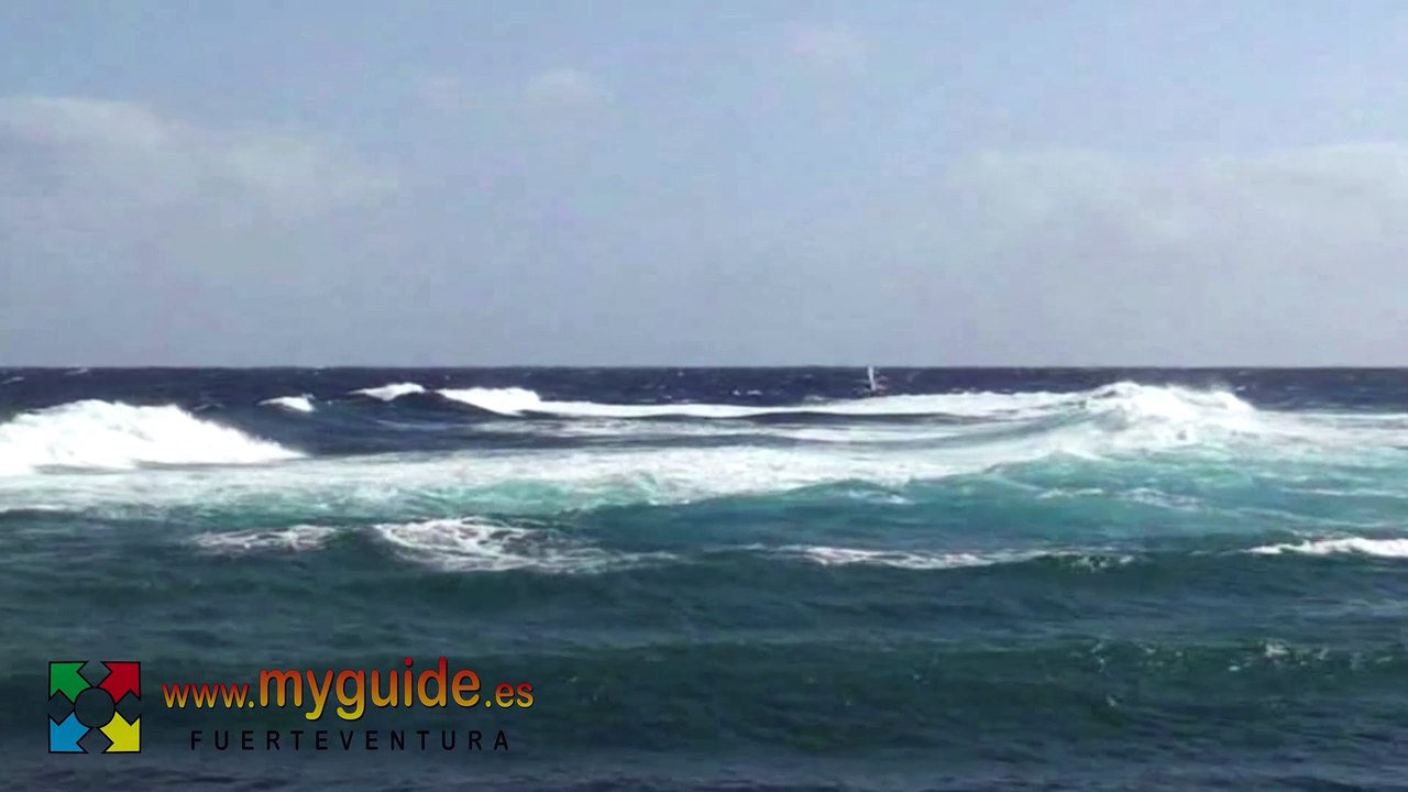 Windsurfing en Fuerteventura. Temporal de viento en Caleta de Fuste.