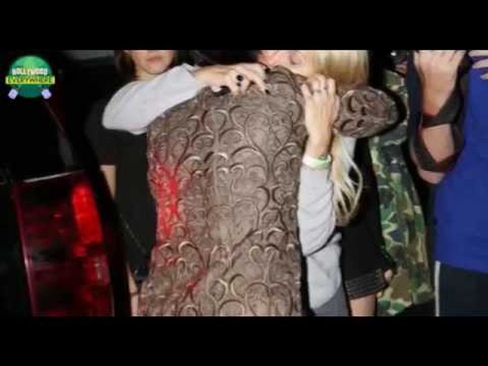 Kris Jenner Embarrassing Wardrobe Malfunction: Flashes Butt Cheeks