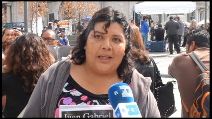 Mexicana busca a hermana desaparecida en homenaje de despedida a Juan Gabriel
