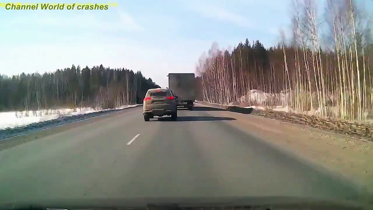 Crazy Idiots into oncoming traffic / car crash compilation