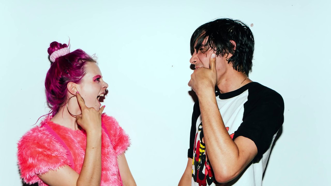 Oscar - Breaking My Phone ft. GIRLI - Vevo dscvr (Live)