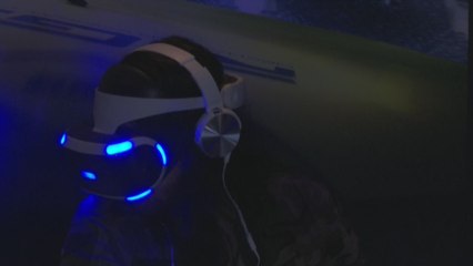 Jugadores fascinados con la realidad virtual de la "Brasil Game Show"_