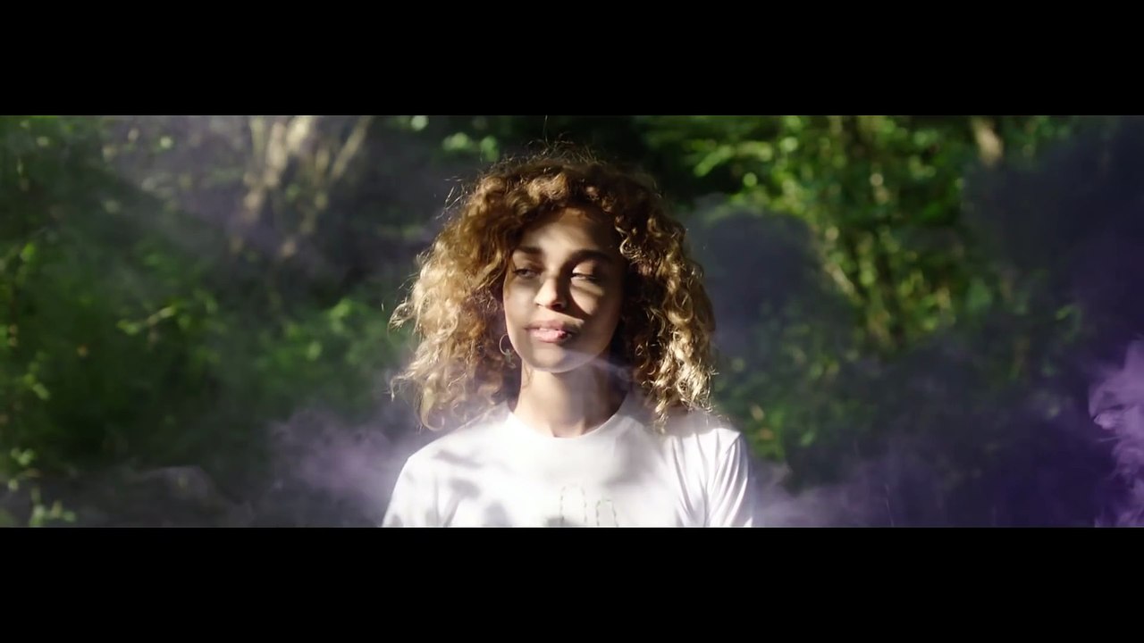 Izzy Bizu - Becoming Izzy Bizu (Beautifull girl music)
