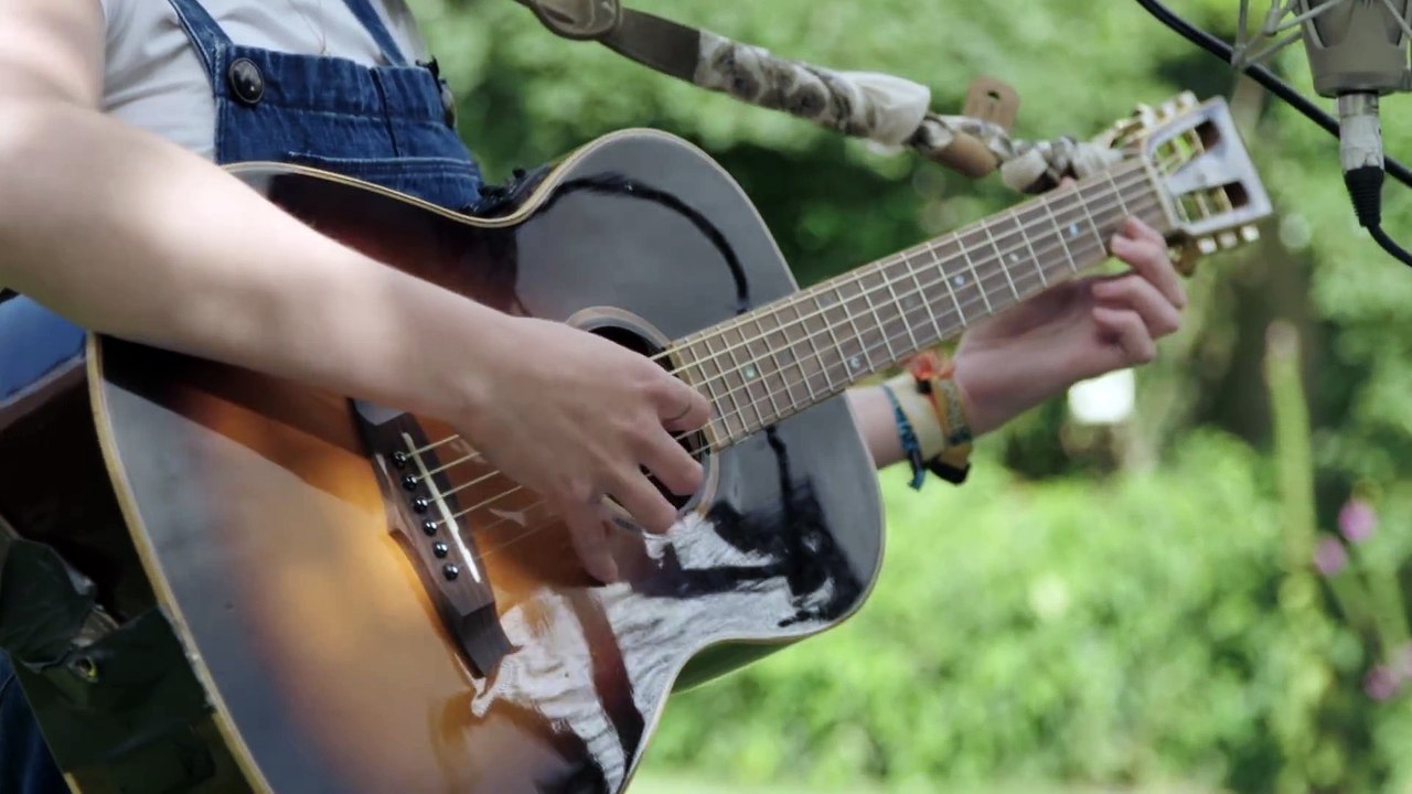 Billie Marten - Lionhearted ( BEAUTIFULL GIRL MUSIC)